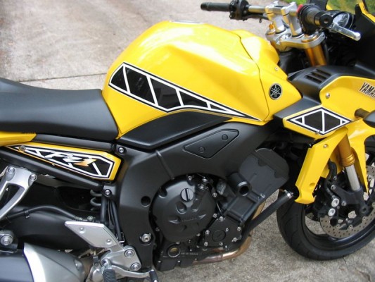 FZ1 in yellow with black stripes